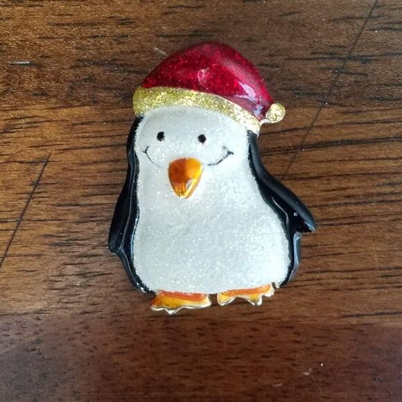 Vintage Danecraft Penguin Pin/Brooch - Holiday Bling -Signed pin - Picture 1 of 3